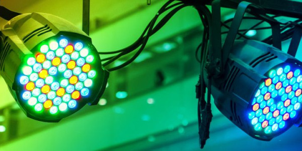 Fény-és-színpadtechnika