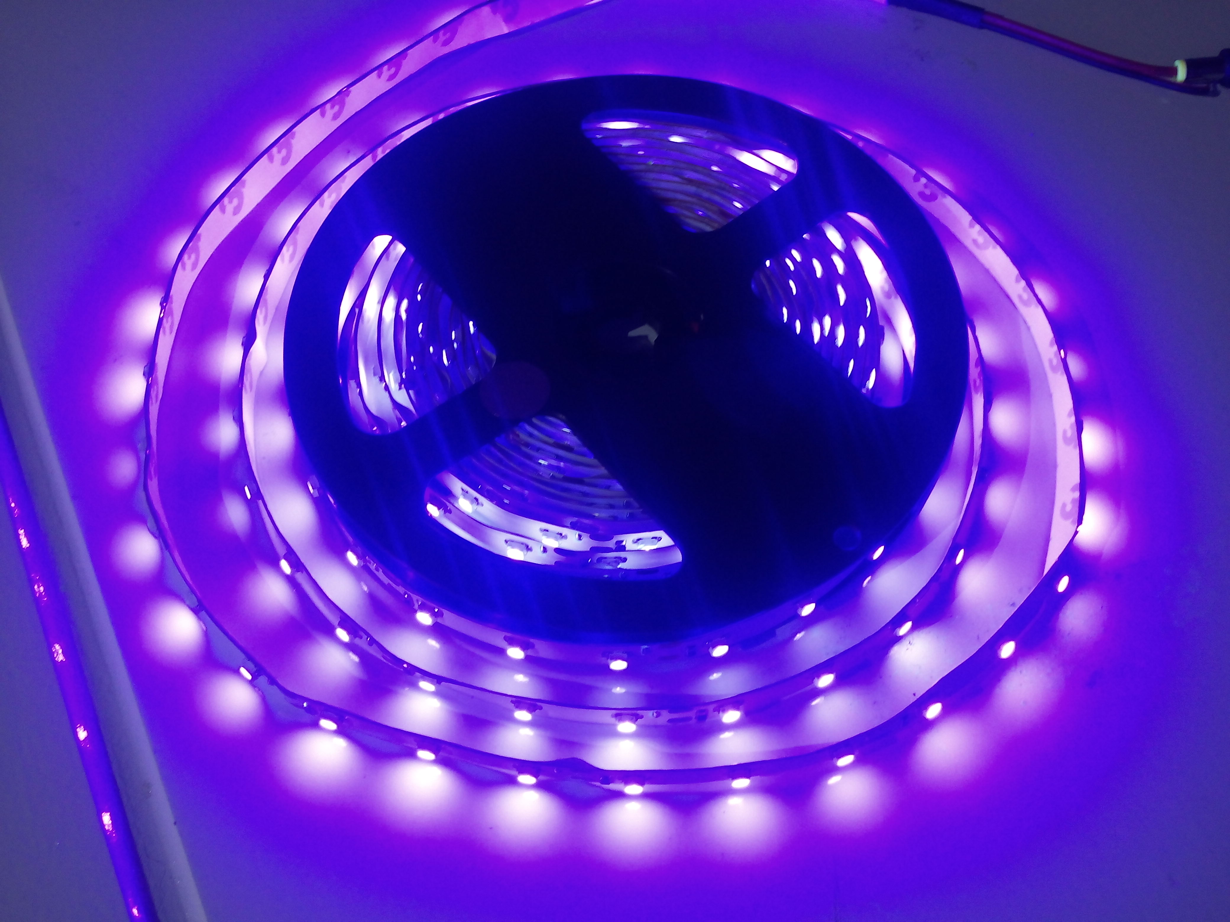 LED szalag , 5050 , 60 led/m , 14,4W/m , UV